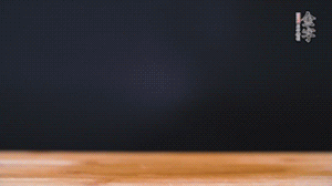 老豆腐切小塊。