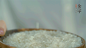 大米、糯米混合上電飯鍋蒸熟。