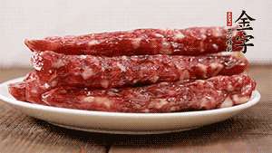 金字香腸切小段備用。