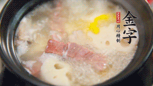 出鍋前加適量鹽調(diào)味，撒香菜點綴就可以啦。