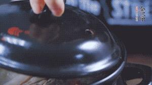 大火煮沸后，小火慢燉1～1.5個小時。