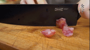 【餡料】3.金字土香腸、香菇切小丁。