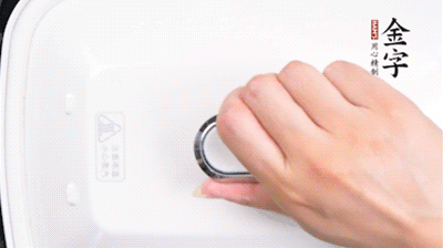 大火煮開后，再上鍋中火蒸20分鐘，出鍋后撒上蔥花。