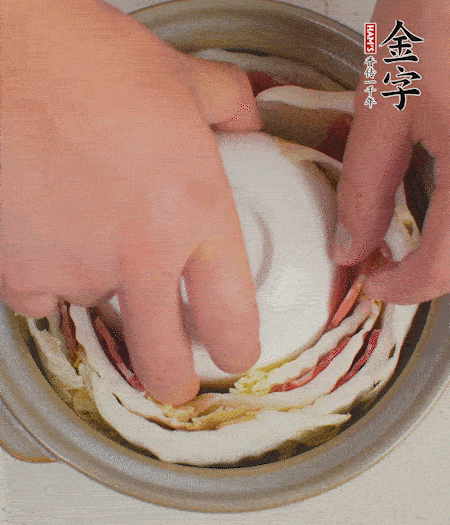 寬度剛好是鍋的高度?？垡粋€小碗更有助于幫助造型。