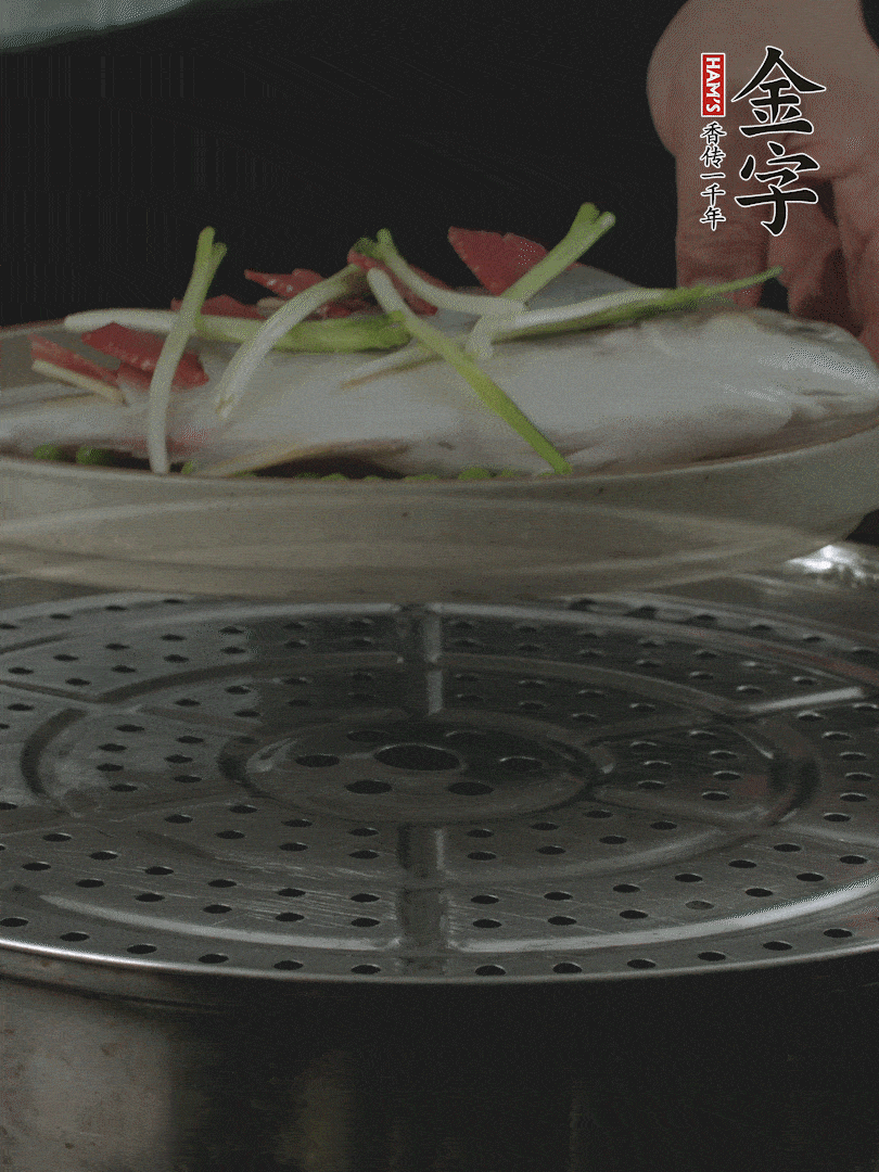 水開(kāi)后，大火上鍋蒸8～10分鐘。