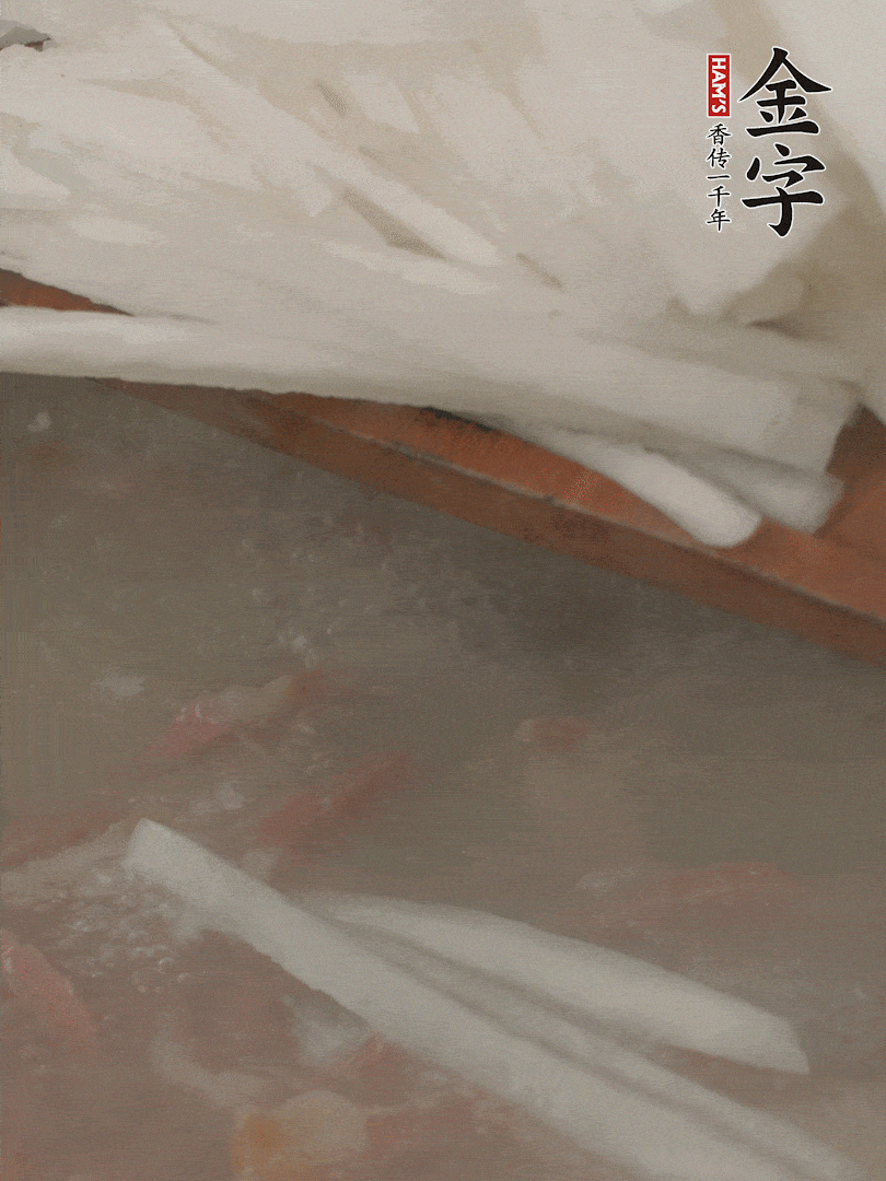 放蘿卜絲，燉5分鐘。