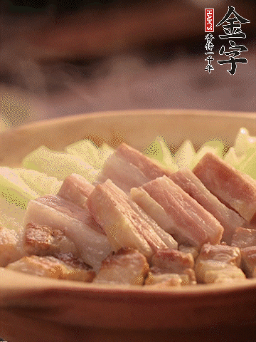 金字淡咸肉切條，焯水備用。