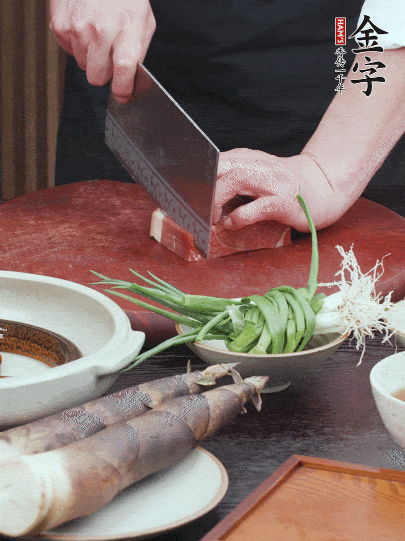 金字火腿切片；姜切片。