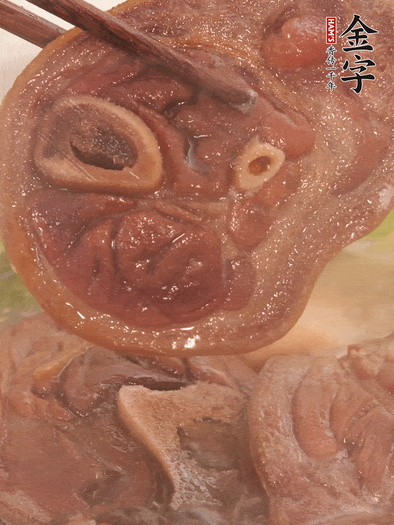 大火燒開后，調(diào)成小火燜煮30分鐘，煮至蓮藕軟糯。