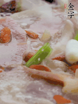 最后下枸杞、蒜白。