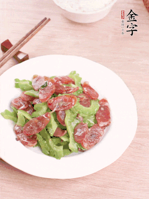 一小撮糖調(diào)味。