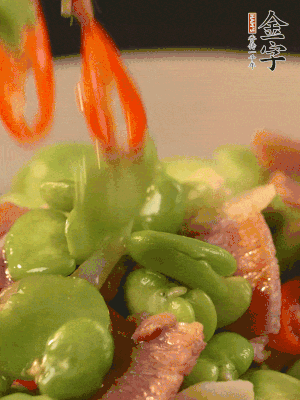 加清水略微煮2分鐘即可出鍋。