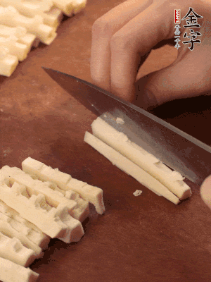 春筍、香菇分別切丁。