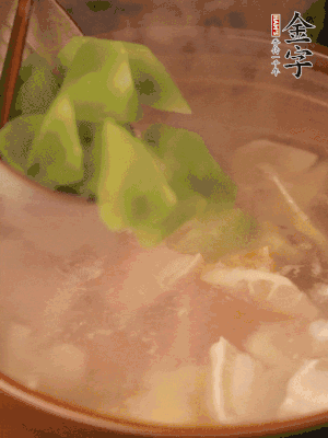 再加入焯水過的百葉結(jié)、萵筍塊燉15-20分鐘。