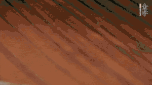 待水沸騰，煮到湯圓浮起，碗中加點(diǎn)豬油、生抽、蔥花就可以了。