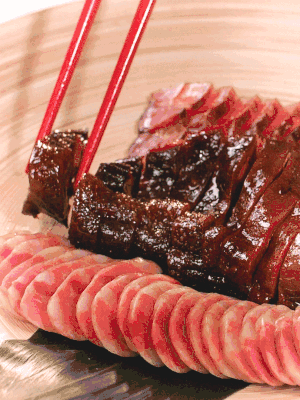 香腸、醬肉適合切片、醬鴨適合切塊。