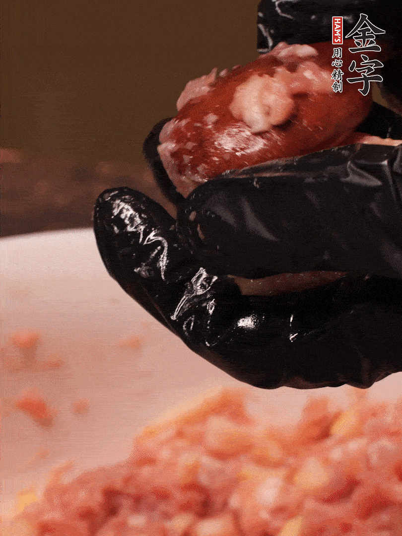 攪拌上勁，15g食用油，再攪拌一下，分成30g小圓球，冰凍1小時