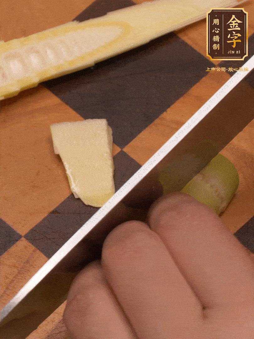 雷筍，剝?nèi)ネ鈿?，切成?>
					</div>
					<span>步驟 3/7</span>
					<p>雷筍，剝?nèi)ネ鈿?，切成?/p>
				</li><li>
					<div   id=