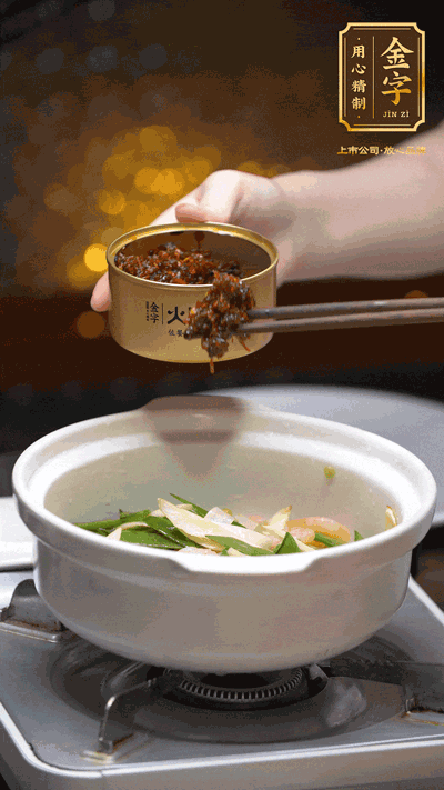 蝦仁、XO醬，猛火翻炒均勻