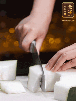 薏米提前浸泡好。冬瓜帶皮洗凈切塊