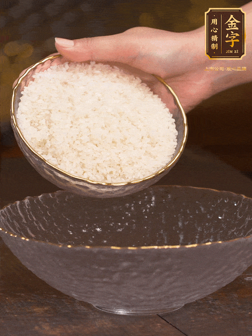 大米洗凈，浸泡1小時(shí)