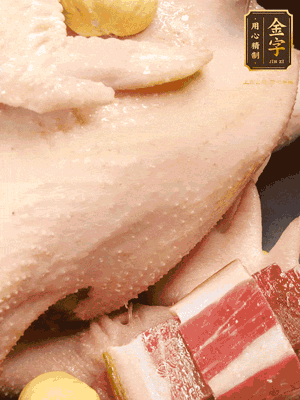 冷水、整雞、蔥結(jié)、姜片、雞油、火腿、板栗（雞肉：水=1:3）