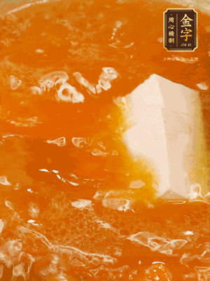 嫩豆腐塊、蠶豆粒再煮2分鐘