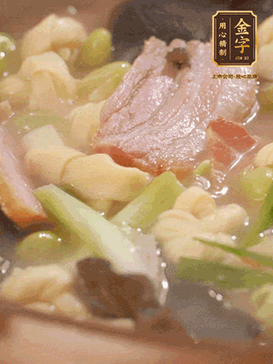 最后加一點蠔油、雞精調(diào)味