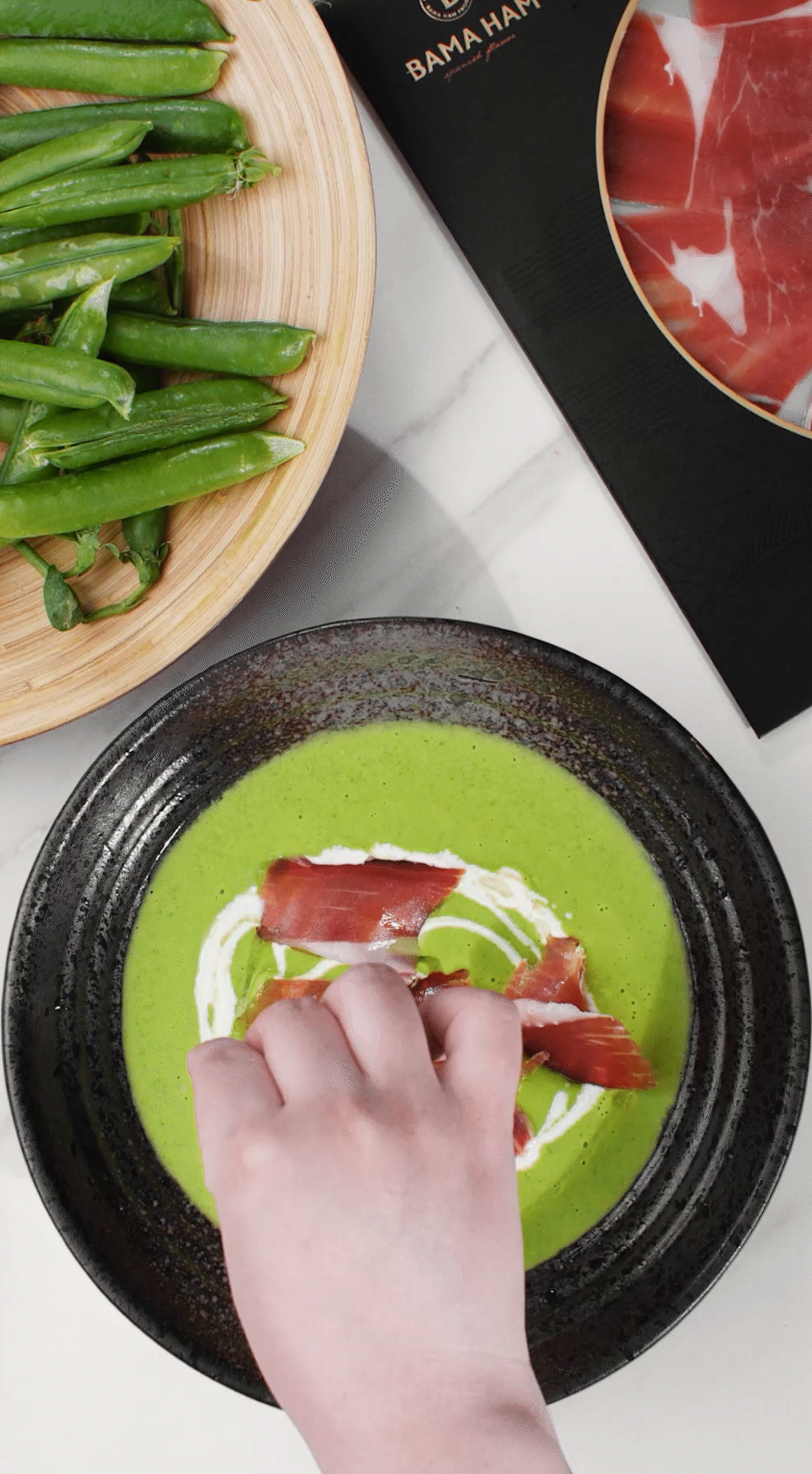 將上述擺盤的食材依個人喜好適量點綴即可。