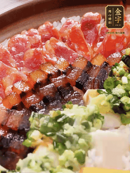 淋上蔥姜醬和少許醬油，攪拌均勻