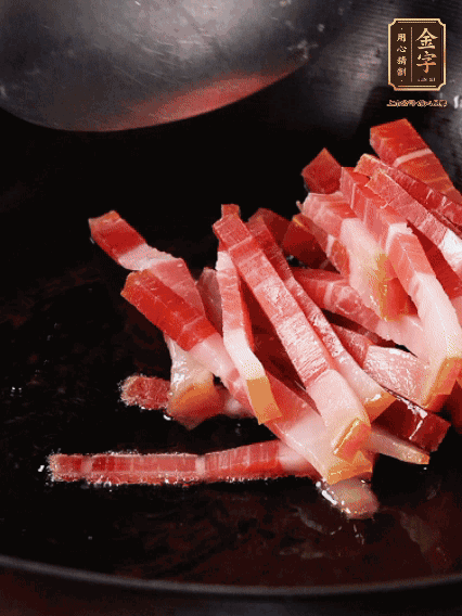 豬油潤(rùn)鍋，下火腿煸香