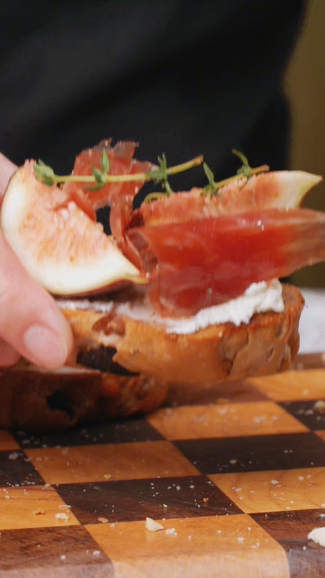 歐包切片，烤箱180°復(fù)烤10分鐘
