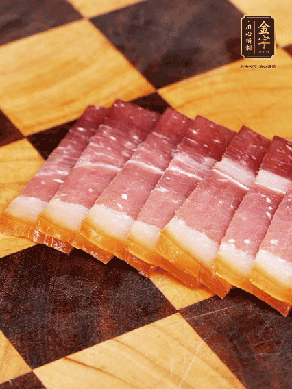 鮑魚處理干凈，金字火腿切片備用