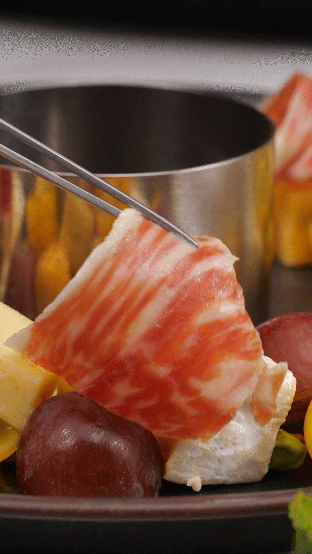 最后放上巴瑪火腿和裝飾花材