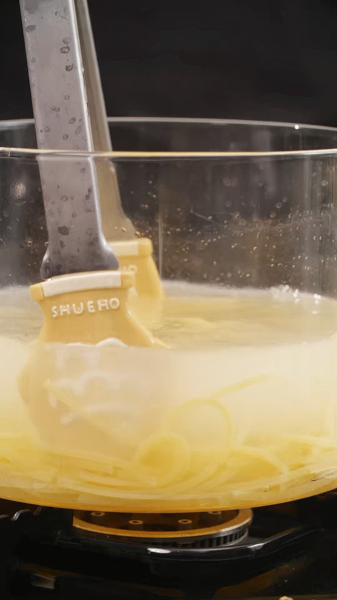 將意面煮熟，到自己喜歡的熟度。撈出過冷水，瀝干
