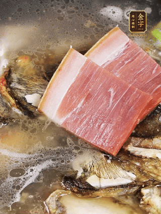 大火燒開，大火煮10~15分鐘。放入切好的豆腐，再煮5分鐘大火燒開，大火煮10~15分鐘。放入切好的豆腐，再煮5分鐘